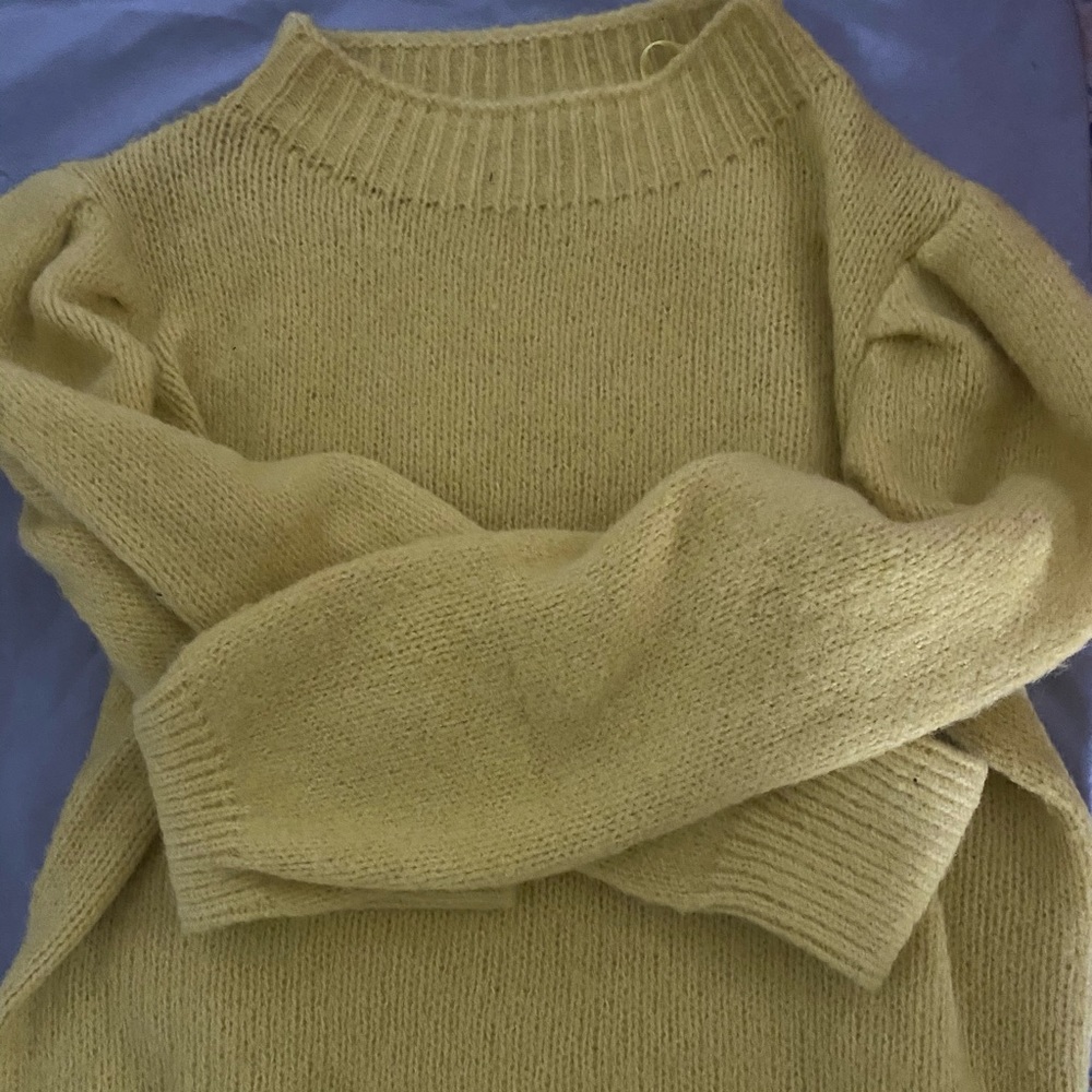 Yellow sweater size XL very soft and comfortable